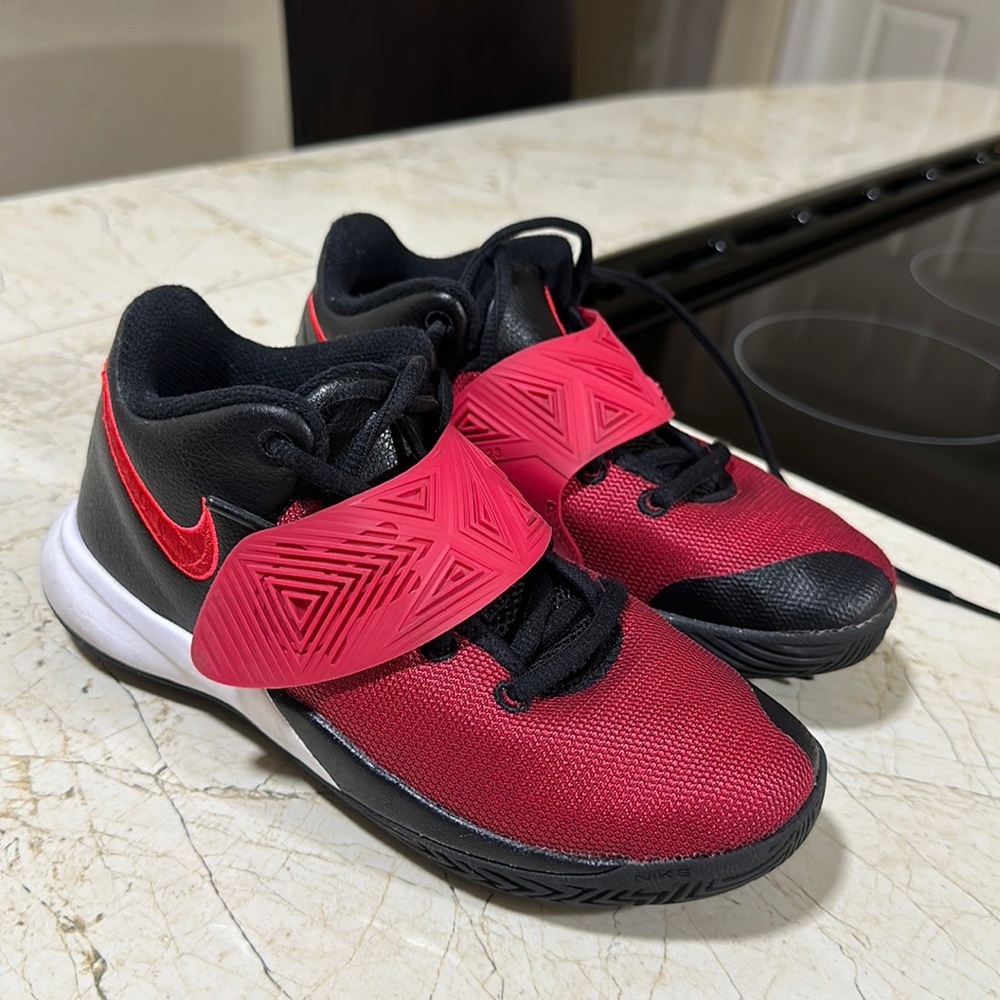Nike Kids Kyrie Flytrap Iii (ps) Causal Basketball Shoes